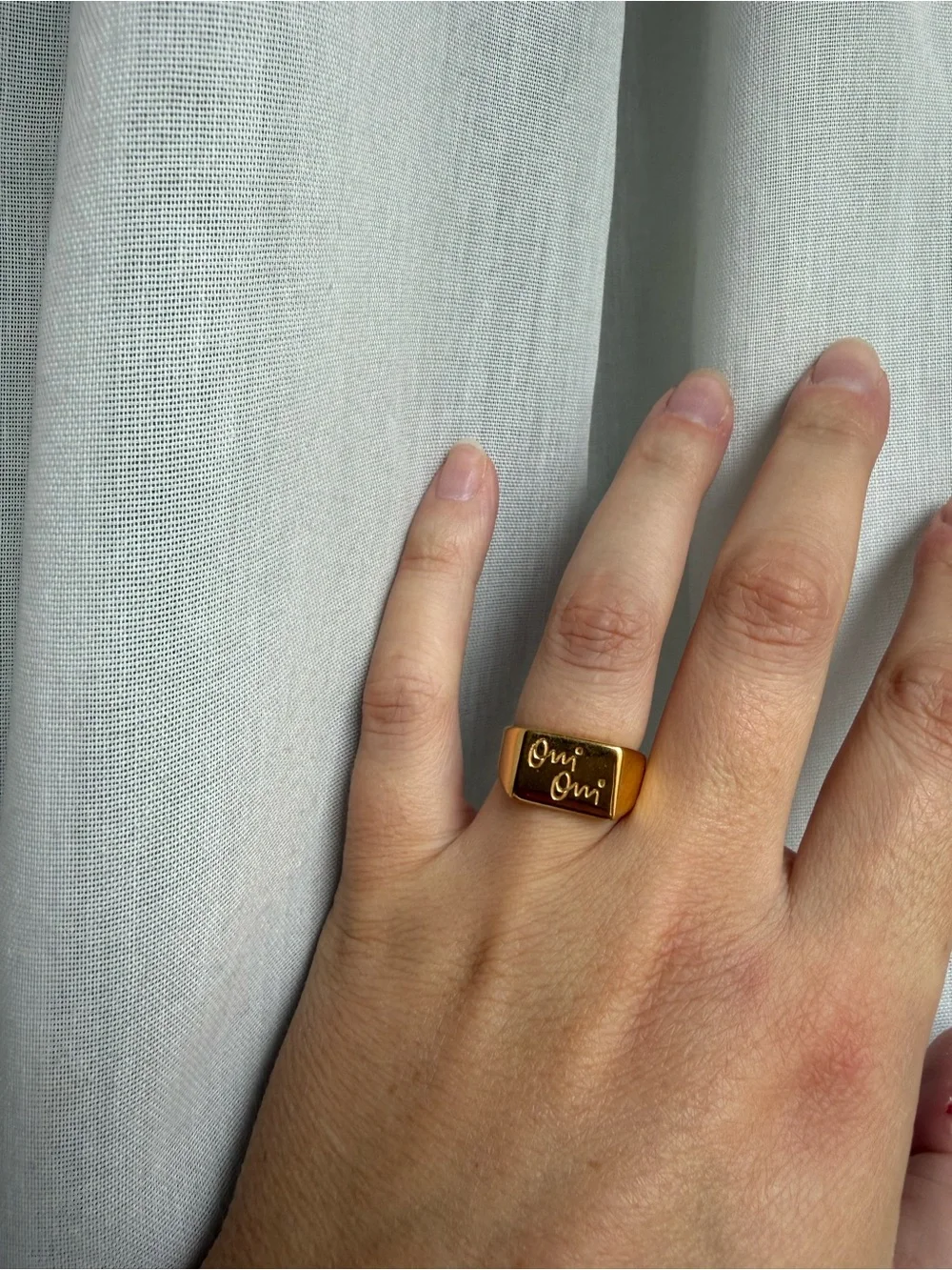 Cendré Oui Oui Signet Ring Size 7